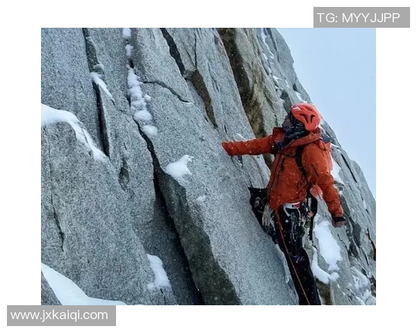 攀岩人生的深度对话：周伟与山峰的心灵交汇与挑战之路