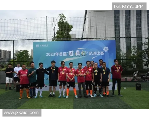 武汉足球队在足球耐力排行榜中荣获第三名展现出强大实力与拼搏精神 武汉足球队在足球耐力排行榜中荣获第三名展现出强大实力与拼搏精神